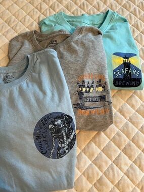 IZOD Three (3) Graphic Men’s T-Shirts